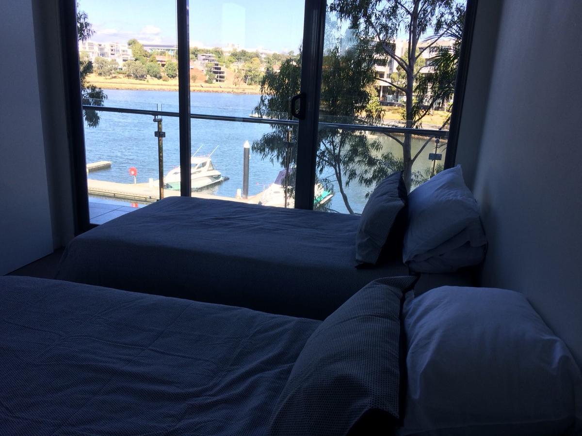 Marina View Apartment On The Maribyrnong River, Melbourne Buitenkant foto