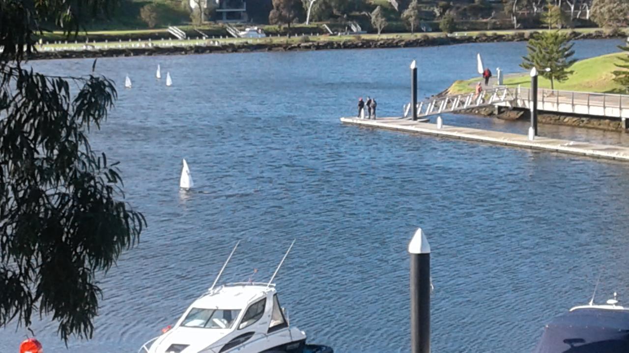 Marina View Apartment On The Maribyrnong River, Melbourne Buitenkant foto