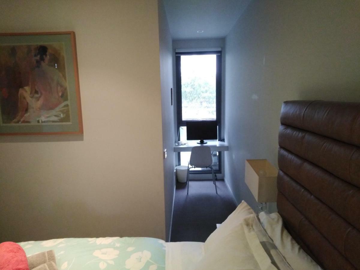 Marina View Apartment On The Maribyrnong River, Melbourne Buitenkant foto